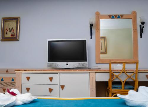 TV a/nebo společenská místnost v ubytování Retac El Arish