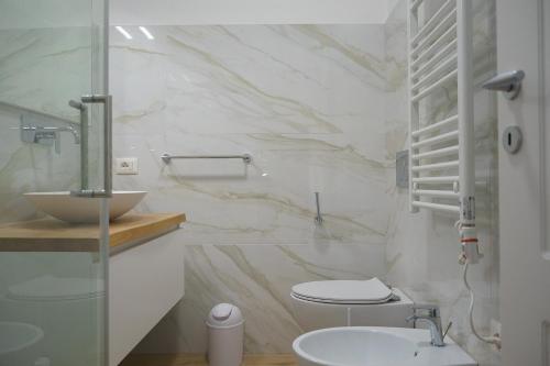 Ένα μπάνιο στο La casa del Pittore