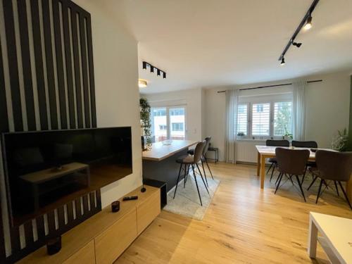 Stylisches Cityapartment mit Schloßbergblick
