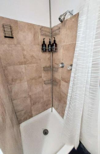 Ένα μπάνιο στο Victorian Mansion Unit 2