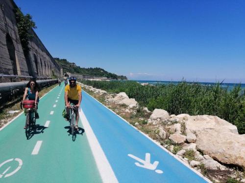 a couple of people riding bikes down a road at B&B La Dimora di Tommaso Apartment - Dimora storica Bike Friendly in Ortona