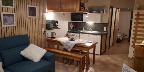 Dapur atau dapur kecil di LOGEMENT 4 PERSONNES