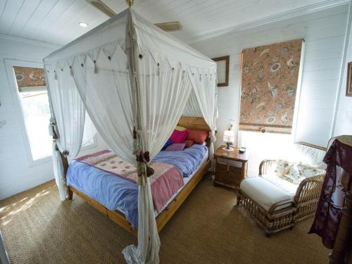 Ένα ή περισσότερα κρεβάτια σε δωμάτιο στο Mandurah Riverfront Holiday Rental