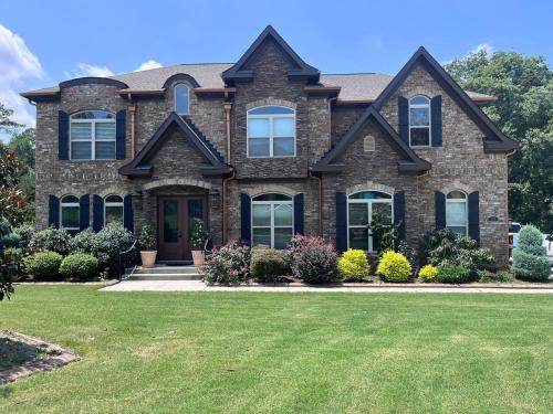 a house with a green lawn at Paradise Suite - Pueblo Bonito in McDonough