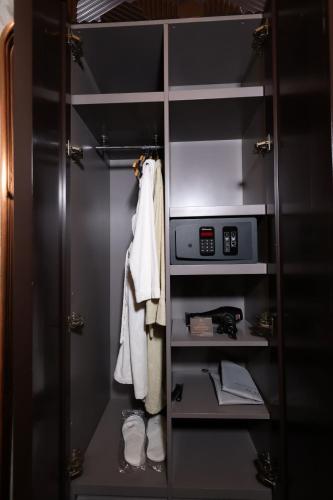 a walk in closet with towels and a microwave at HSVHN Hotel Hışvahan in Gaziantep