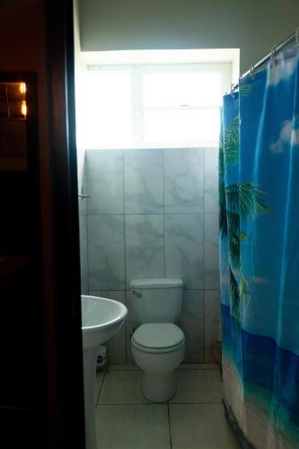 Bilik mandi di Las Alturas Loft 303