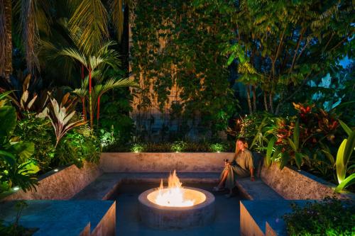 Un jardín fuera de Hotel Palo Cruz