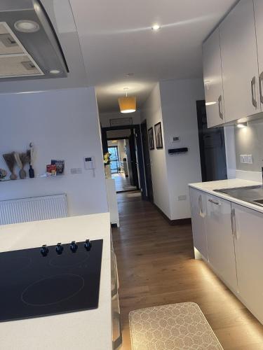 Η κουζίνα ή μικρή κουζίνα στο The Hepworths Comfort, Edinburgh Way, Harlow