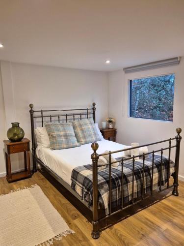a bedroom with a bed and a window at The Cranny, 1 Bedroom House with Indoor Fireplace in Bicester