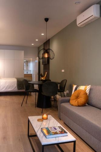 a living room with a couch and a table at Green Luxury Zamenhof in Valencia