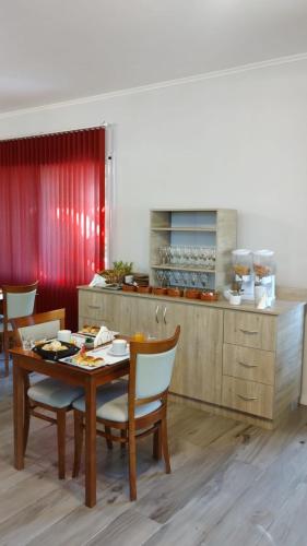 Кухня или мини-кухня в Hotel Majestic
