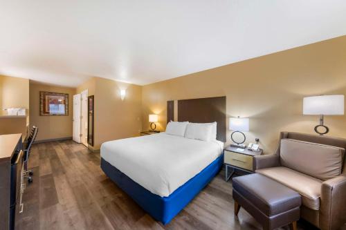 a hotel room with a bed and a couch at Best Western Fallon Inn & Suites in Fallon