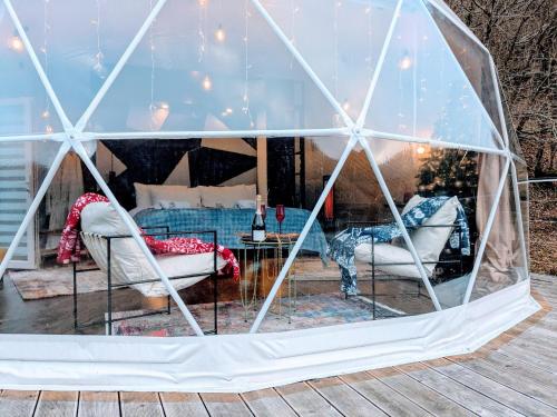 a igloo house with two chairs and a table at Glamping Daphenili in Tskalt'ashua