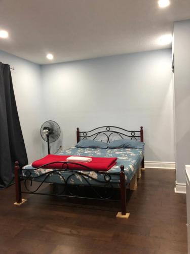 a bedroom with a bed in a room at SHAY 2ND FLOOR-Holiday Home in Pickering