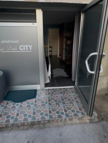 an entrance to a building with a glass door at Apartman Banja Luka CITY in Banja Luka