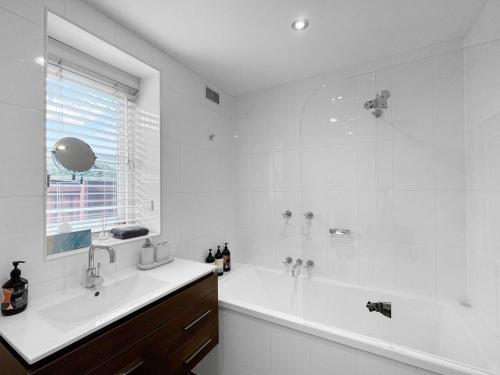 Ванная комната в Ground floor apartment, 250 metres to the beach