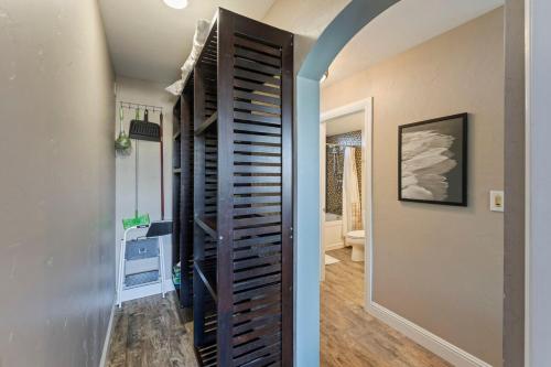 Baðherbergi á Nani Kai Hale 305 - Oceanview updated condo with AC at beachfront resort