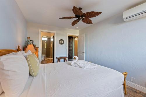 Voodi või voodid majutusasutuse Nani Kai Hale 305 - Oceanview updated condo with AC at beachfront resort toas