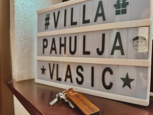 Un certificado, premio, letrero u otro documento en Villa "Pahulja" - Vlašić