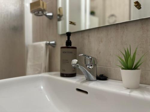 A bathroom at Like Home