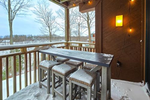 Afbeelding uit fotogalerij van Snowshoe Condo in Bellaire