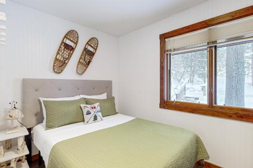 a bedroom with a bed and a window at Snowshoe Condo in Bellaire