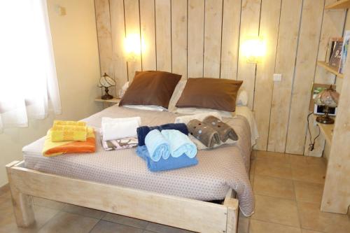 a bedroom with a bed with towels on it at Gite La Paillote in Montauroux