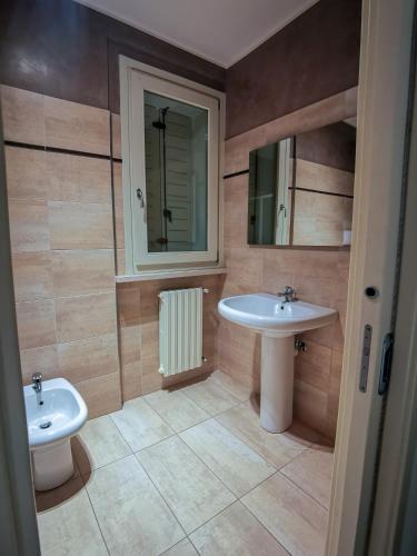 a bathroom with two sinks and a mirror at Villa Garda Relax in Manerba del Garda