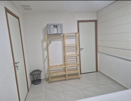 a room with a room with a ladder and a door at Casa no Paraíso Praia do Frances in Marechal Deodoro