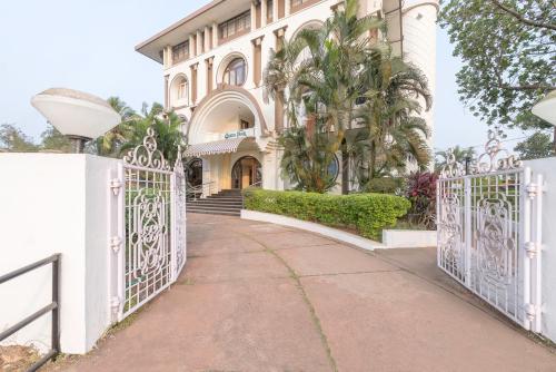 a white gate in front of a building at Treebo Trend Green Park in Mapusa