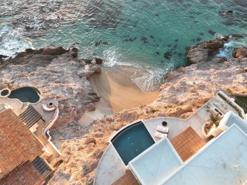 Gallery image of NEW Stunning Villa, full staff, gym and has its own Private Swimmable Beach in San José del Cabo