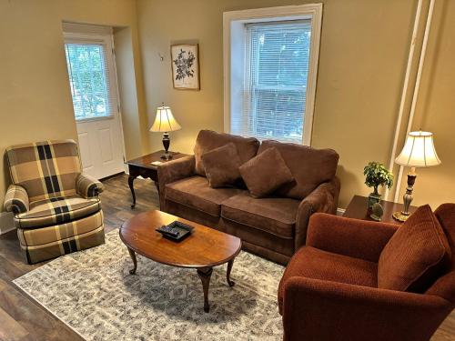 a living room with a couch and a table and chairs at New! Ground-level 2b2b In Bryn Mawr W Parking!! in Bryn Mawr