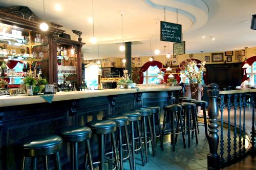 Un restaurante u otro lugar para comer en Hotel Kaiserhof