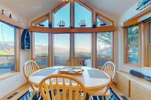 a dining room with a table and chairs and windows at Whaleshead Wonderland in Carpenterville
