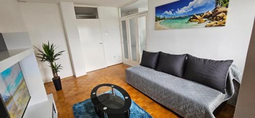 Χώρος καθιστικού στο 3-rooms Arena apartment