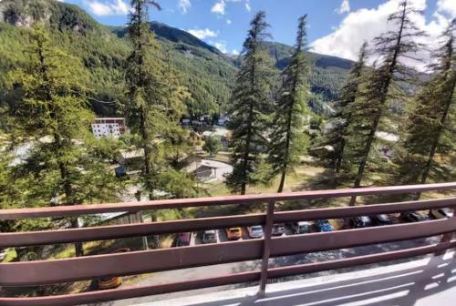 a view of a valley with trees and a train at Appartamento immerso nel verde vista panoramica in Pragelato