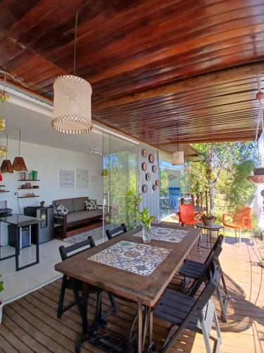 a dining room with a wooden table and chairs at Casa Contêiner imersão com Natureza Floresta Sapiranga-5km praia do forte in Mata de Sao Joao