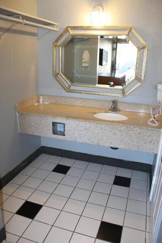a bathroom with a sink and a mirror at Liberty Inn Absecon Atlantic City in Galloway