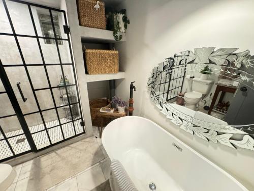Un baño de Amazing views of NYC and Patio 10 mins from NYC