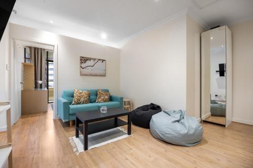 Χώρος καθιστικού στο Highlife on Grenfell - 3BR, Wifi, Workspace