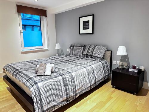 a bedroom with a large bed and a window at Modern Apartment in Central London By River Thames in London