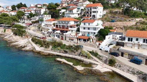 Apartments by the sea Jelsa, Hvar - 22256
