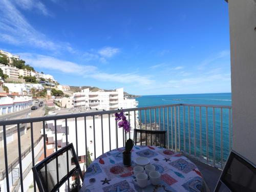 Apartment in Roses with balcony