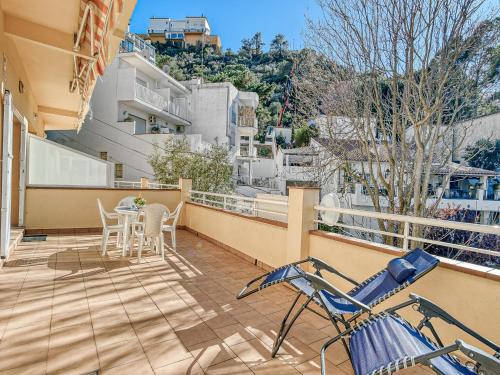 Apartment in Roses with Waterfront Views