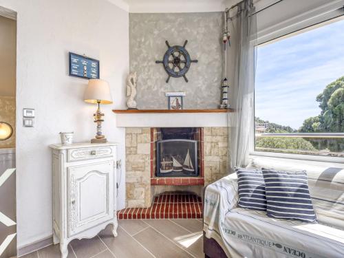 Apartment in Roses near Platja dels Palangrers