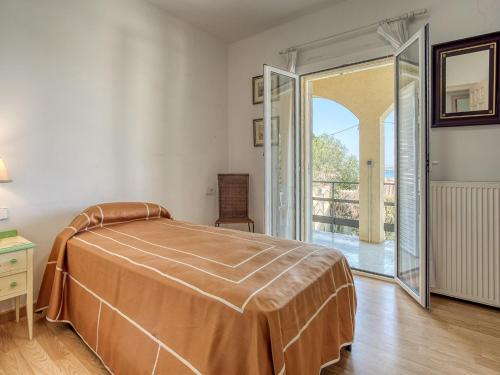 Postel nebo postele na pokoji v ubytování House in Roses with Pool near La Punta Beach