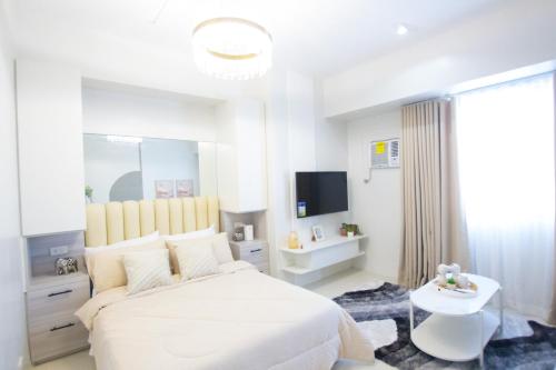 Casa - Vibrant City Center Studio Near Ayala Mall