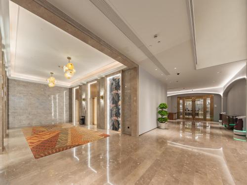 a large room with a lobby with a table at Meilun Hotel Shanghai International Tourist Resort in Shanghai