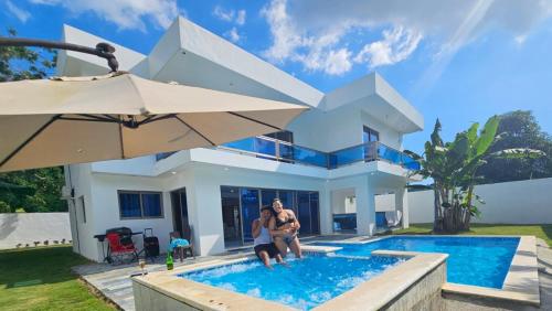 VillaGuerra-Piscina-Billar-BBQ-WiFi-Cozy-3Br-5Bds-7Pax