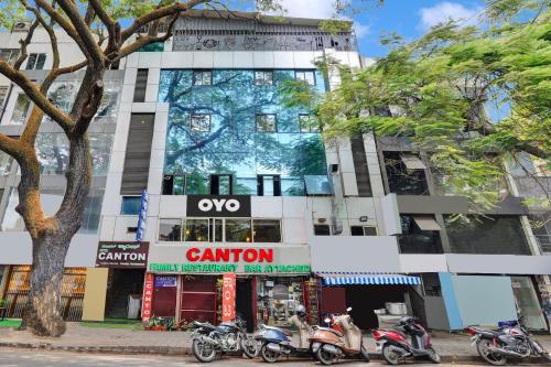 a building with motorcycles parked in front of it at SPOT ON Canton Lodging And Boarding in Bengaluru